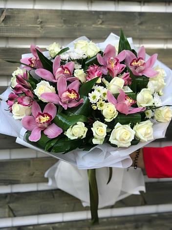 Букет цветов из: Розы и Хризантемы в Октябрьском Красноярского края