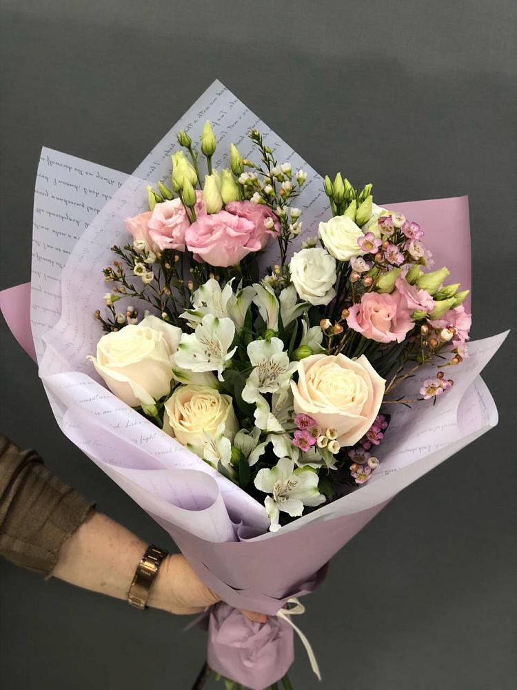 Букет цветов из: Альстромерии, Розы и Лизиантусы в Октябрьском Красноярского края