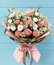 Букет цветов из:  Розы, Альстромерии и Лизиантусы в Октябрьском Красноярского края
