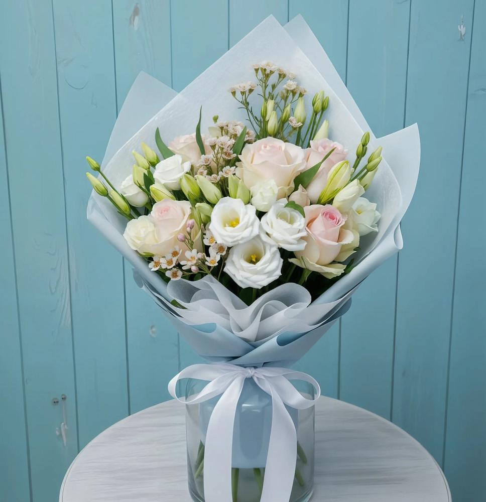 Букет цветов из: Розы и Лизиантусы в Октябрьском Красноярского края