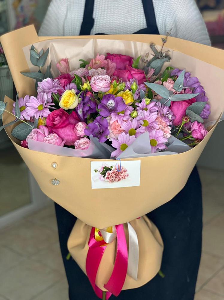 Букет цветов из: Хризантемы, Гвоздики и Альстромерии в Октябрьском Красноярского края