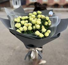 Букет Белые кустовые розы Солинеро в Октябрьском Красноярского края