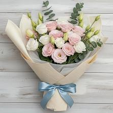 Букет цветов из:  Лизиантусы в Октябрьском Красноярского края