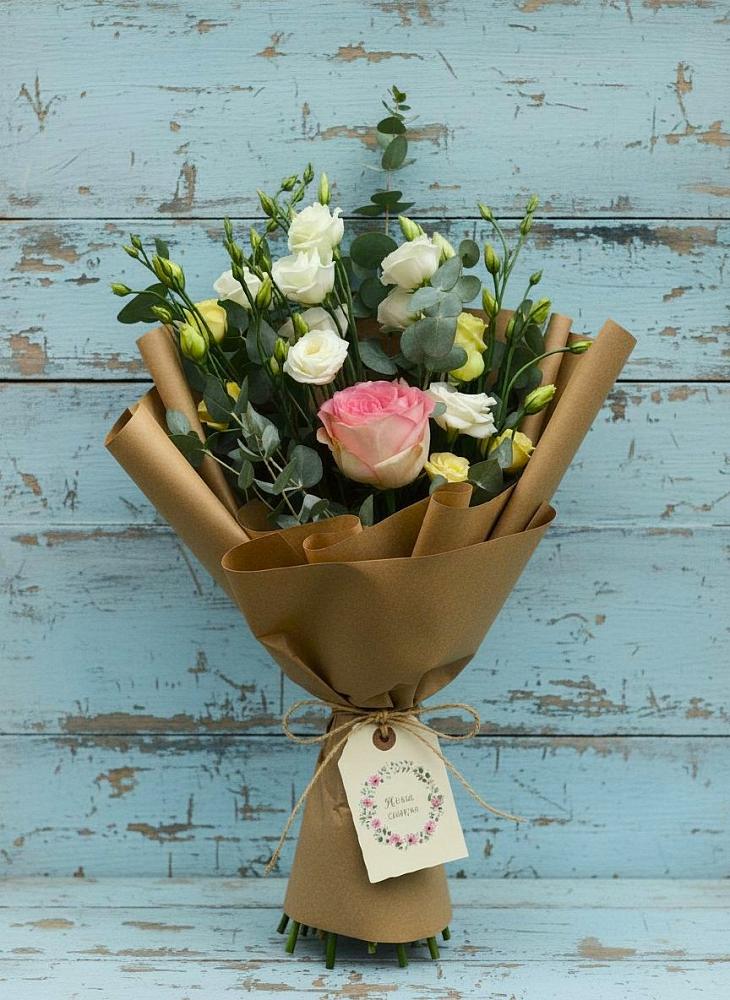 Букет цветов из: Розы и Лизиантусы в Октябрьском Красноярского края