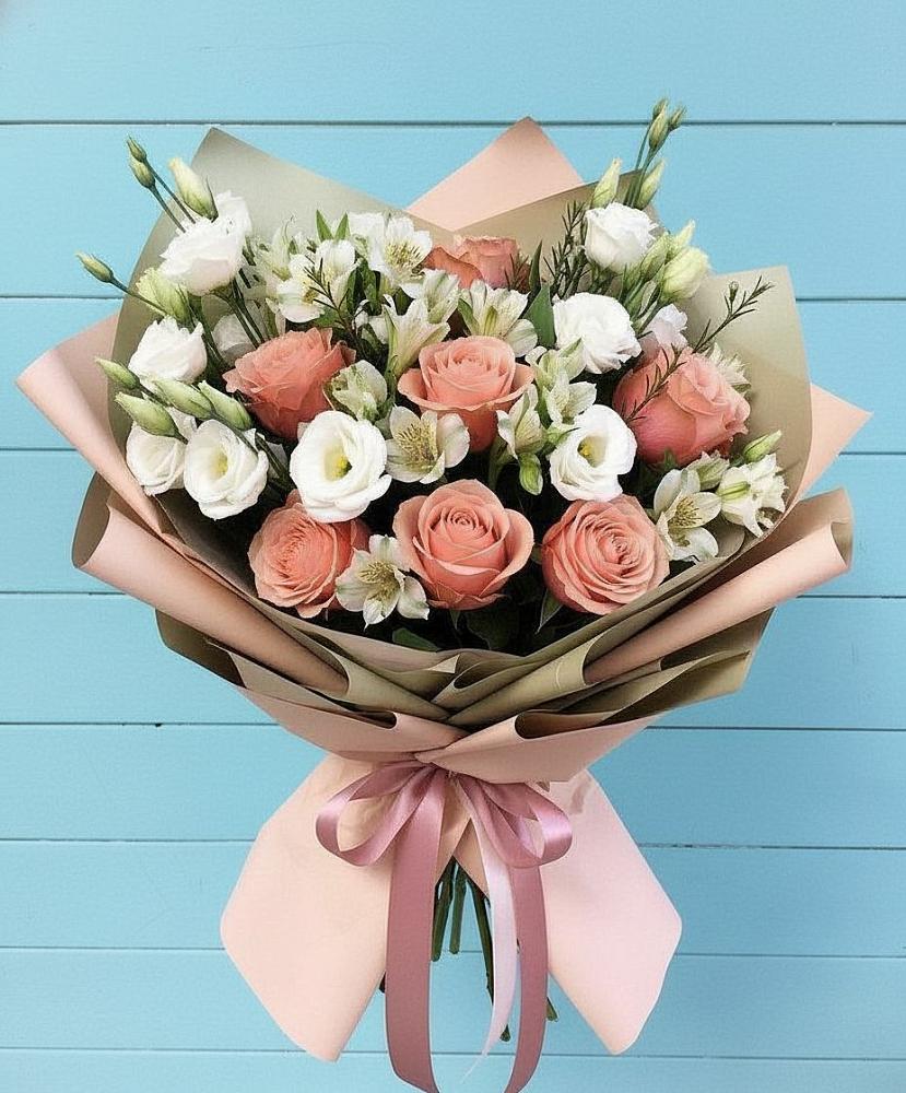 Букет цветов из: Розы, Альстромерии и Лизиантусы в Октябрьском Красноярского края