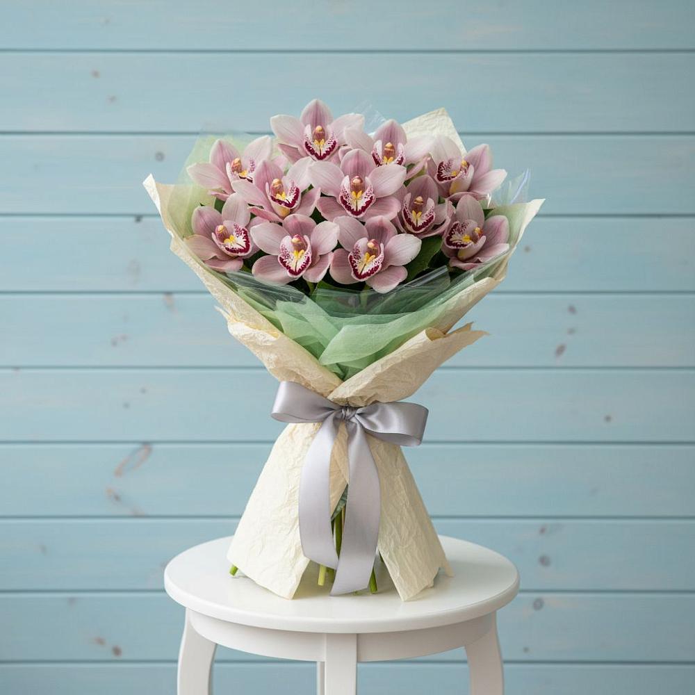 Букет цветов из: Орхидеи и Розы в Октябрьском Красноярского края