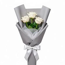 Букет 3 белые розы в Октябрьском Красноярского края