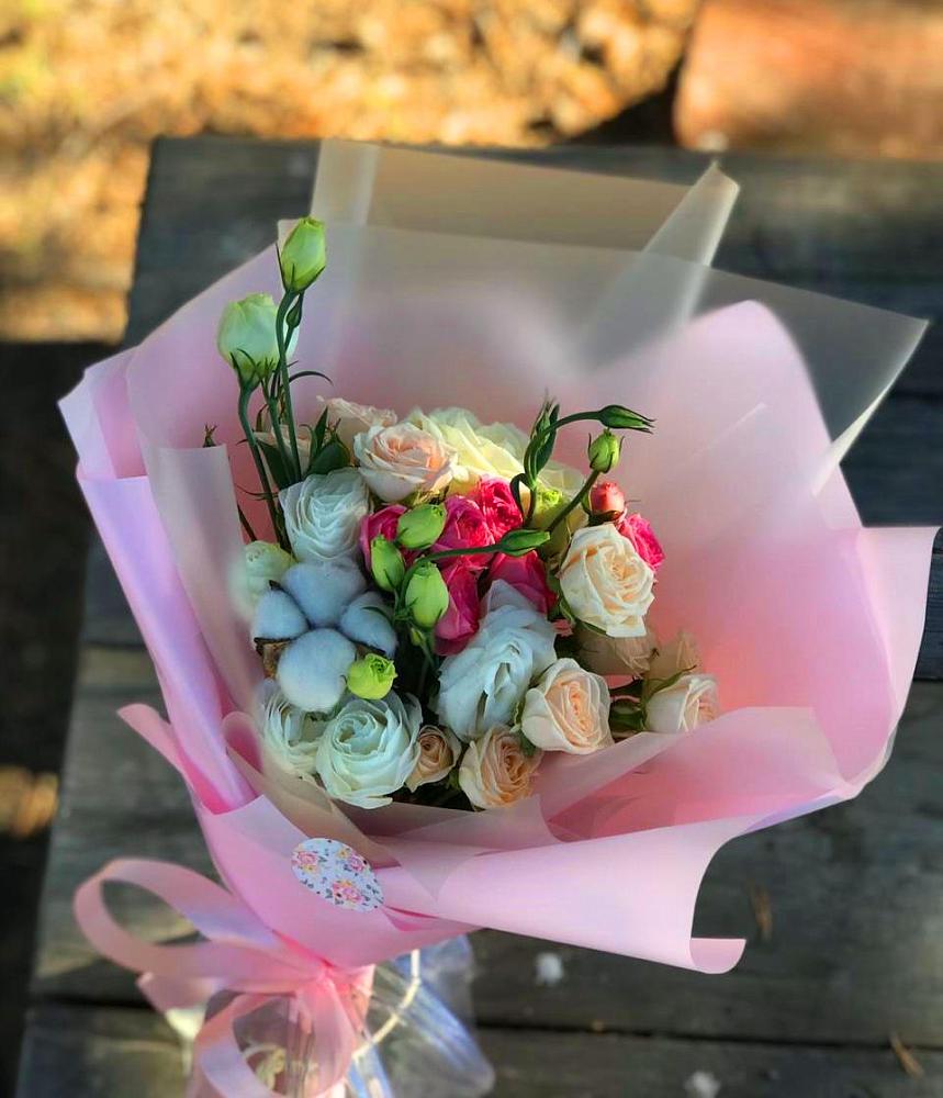 Букет цветов из: Розы и Лизиантусы в Октябрьском Красноярского края