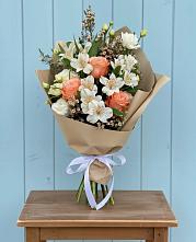 Букет цветов из:  Альстромерии, Лизиантусы, Розы и Хризантемы в Октябрьском Красноярского края