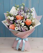 Букет цветов из:  Лизиантусы, Розы, Альстромерии и Гипсофила в Октябрьском Красноярского края