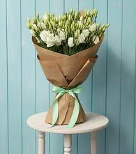 Букет цветов из:  Лизиантусы в Октябрьском Красноярского края