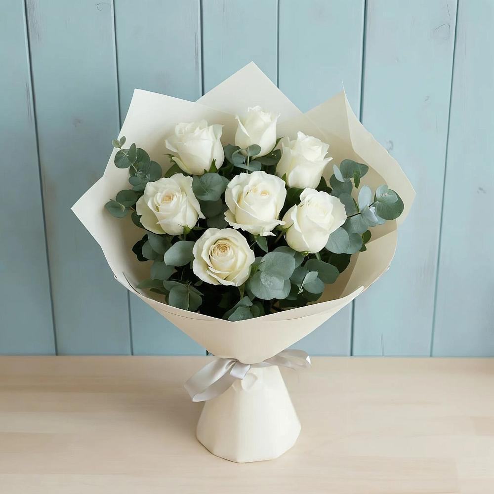 Букет Белые розы в Эвкалипте в Октябрьском Красноярского края