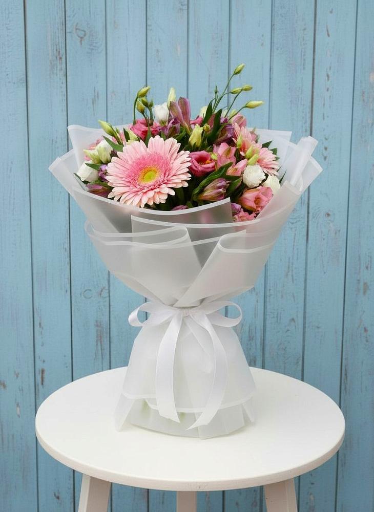 Букет цветов из: Герберы, Альстромерии и Лизиантусы в Октябрьском Красноярского края