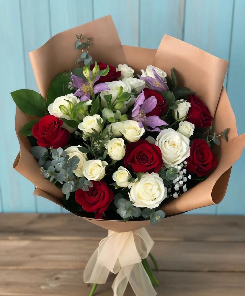Букет цветов из: Розы и Альстромерии в Октябрьском Красноярского края