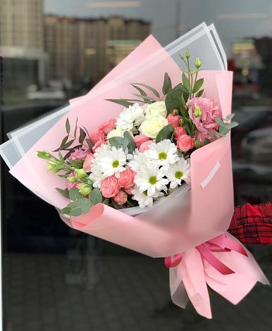 Букет цветов из: Розы, Лизиантусы и Хризантемы в Октябрьском Красноярского края