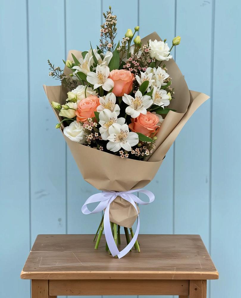 Букет цветов из: Альстромерии, Лизиантусы, Розы и Хризантемы в Октябрьском Красноярского края