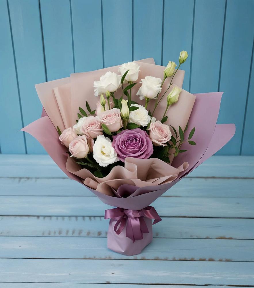 Букет цветов из: Розы и Лизиантусы в Октябрьском Красноярского края